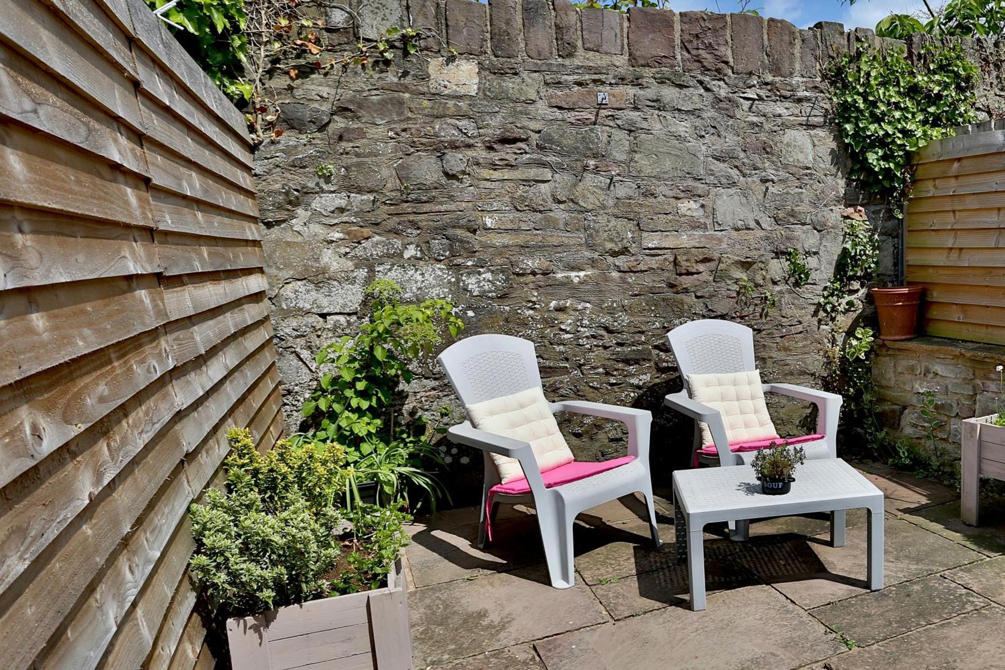 Caboodles * Crickhowell